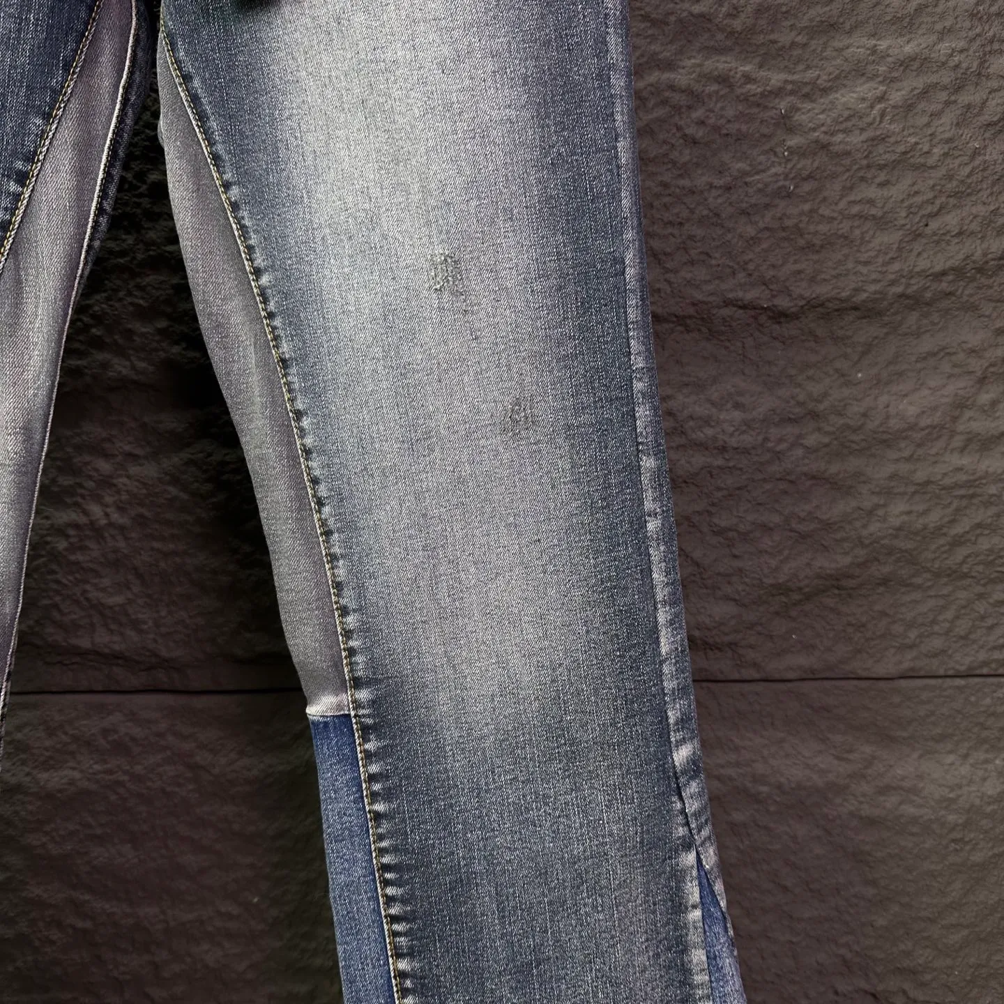PURPLE BRAND 2026 New Arrival Washed, Distressed and Spliced ​​Couple's Style Washed Loose Bootcut Jeans High Version High Version Top Ceiling Quality Styles with different washed textures, very friendly to people with thin legs and thick legs. The bootcut version is very flattering to the leg shape. Moderate length that never goes out of style, easy to match with casual, basic styling for various styles, a must-have in the wardrobe! The fabric is stiff but also makes the upper body soft without losing texture. The washing process is even more perfect. It is a must-have item for everyone! ! ! Washed wheat, hang tag, pants label, three labels complete Color: washed blue Size: 28, 30, 32, 34, 36 (five sizes)